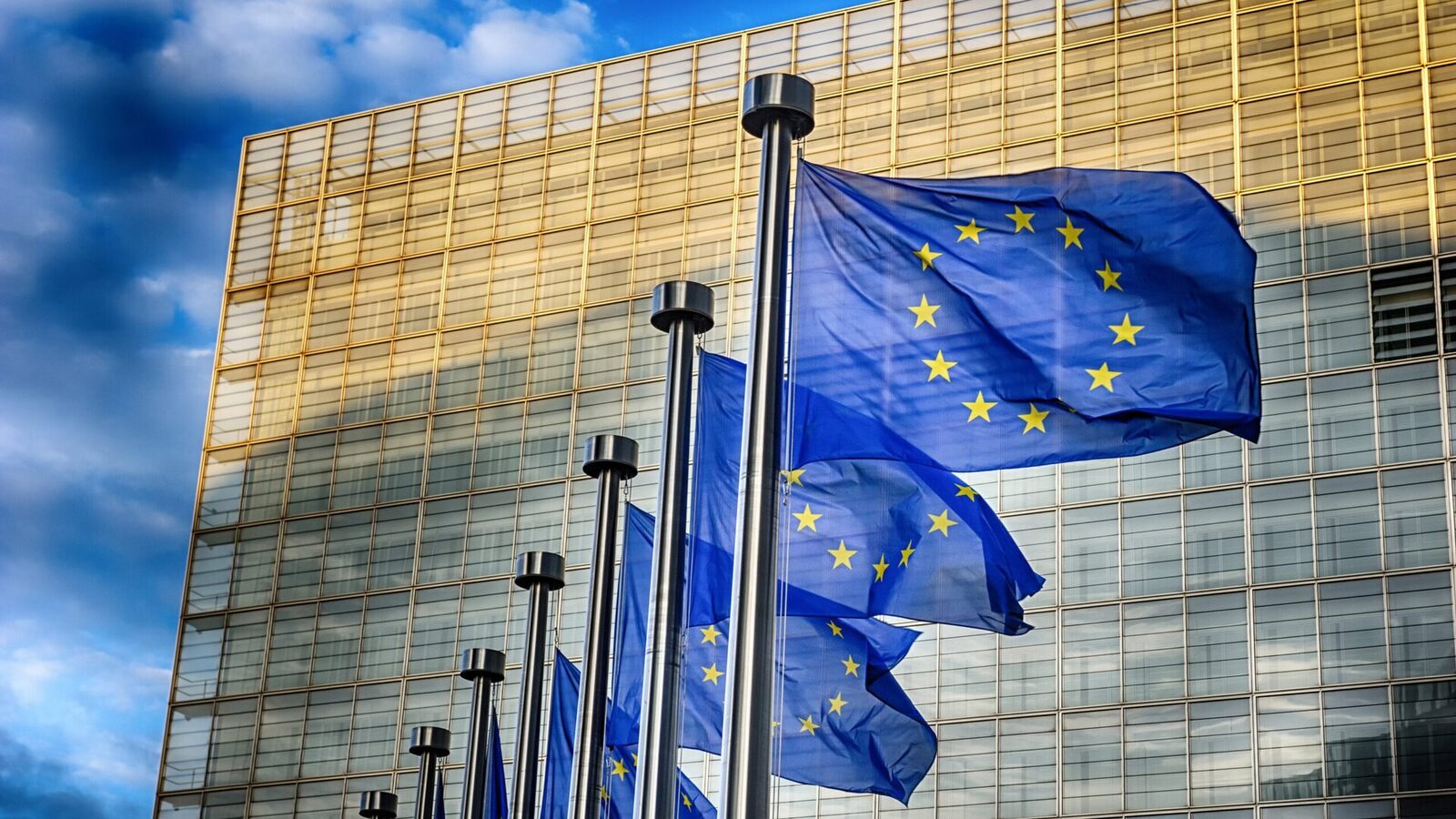 Uniunea Europeană vrea să stimuleze producția de tehnologii verzi prin noi reglementări Comisia Europeană a propus miercuri un nou act legislativ, denumit “Industrial Accelerator Act” (IAA), menit să impulsioneze cererea și producția de tehnologii și produse cu emisii reduse de carbon în Europa