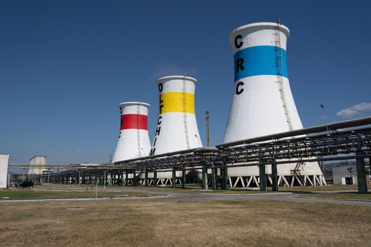Industria chimică românească, în criză: Chimcomplex Borzești reduce drastic activitatea Chimcomplex Borzești, cel mai mare producător de produse chimice din România, a anunțat măsuri radicale de reducere a activității, din cauza costurilor ridicate ale energiei