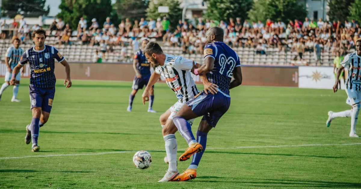 „U” Cluj, la Mioveni: Bătălia pentru podium în play-off FC Universitatea Cluj se pregătește pentru deplasarea la Mioveni, unde va înfrunta sâmbătă, de la ora 20:30, pe FC Argeș