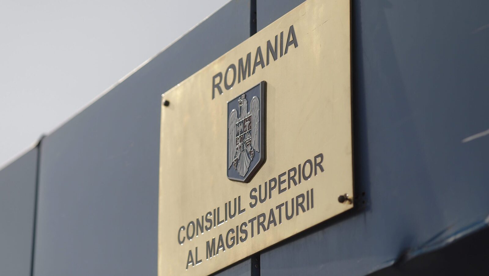 CSM trage un semnal de alarmă: Sistemul judiciar românesc, sub presiune, solicită măsuri urgente Guvernului Consiliul Superior al Magistraturii (CSM) a solicitat Guvernului și Ministerului Justiției să ia măsuri urgente pentru a remedia criza de personal din sistemul judiciar