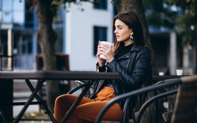 Cafeaua devine cheia unor tratamente medicale inovatoare O echipă de cercetători de la Universitatea Texas A&M explorează o metodă inedită de a utiliza cafeaua drept „comutator” pentru a activa sau dezactiva terapii genetice