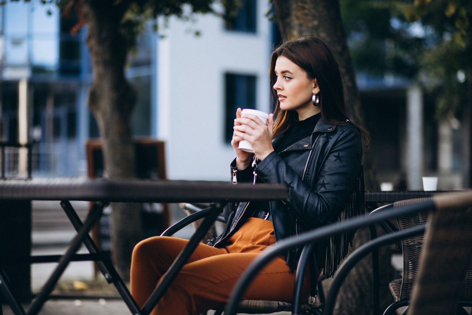 Cafeaua devine cheia unor tratamente medicale inovatoare O echipă de cercetători de la Universitatea Texas A&M explorează o metodă inedită de a utiliza cafeaua drept „comutator” pentru a activa sau dezactiva terapii genetice