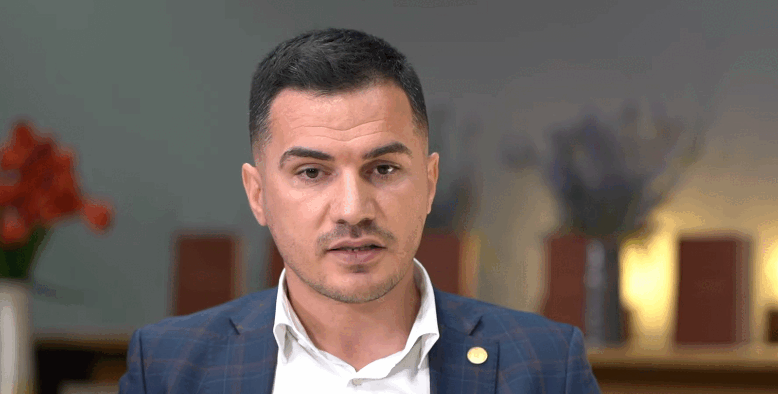 Scandal la Autoritatea Electorală Permanentă: un angajat acuză, șeful confirmă, iar concediile ridică semne de întrebare Un angajat al Autorității Electorale Permanente (AEP) este în centrul unei dispute publice, după ce președintele instituției, Adrian Țuțuianu, a sugerat că acesta ar fi utilizat concedii medicale în mod necorespunzător