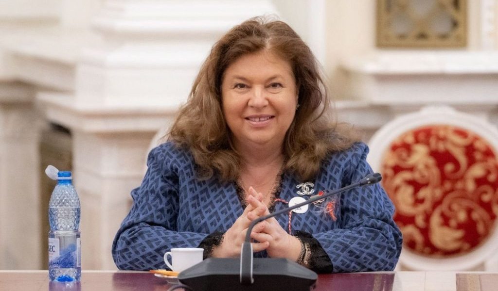 Primăvara, interpretată de medicul senator Carmen Orban