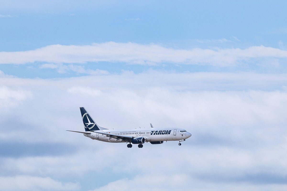 Românii repatriați din Egipt acuză costurile ridicate ale biletelor de avion Operațiunea de repatriere a românilor din Egipt, afectați de recentul conflict, a generat un val de nemulțumiri, în special din cauza costurilor biletelor de avion