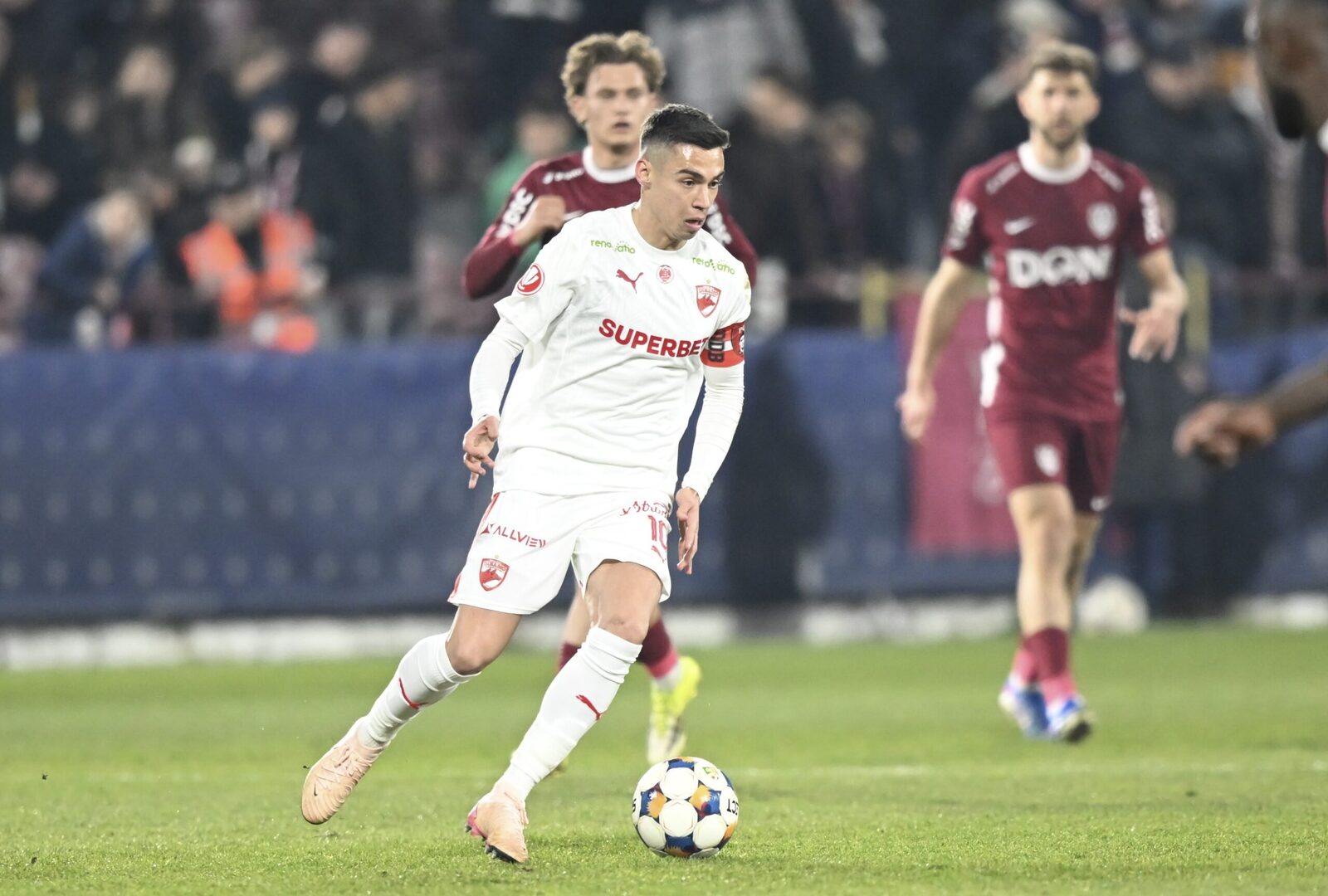 Cîrjan, după înfrângerea cu CFR Cluj: „E cea mai grea perioadă” Dinamo București a încheiat sezonul regulat din Superliga cu o înfrângere în fața celor de la CFR Cluj, scor 2-0