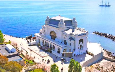 Cazinoul din Constanța, renaștere spectaculoasă: de la simbol al declinului la centru cultural vibrant După decenii de uitare și aproape două decenii de închidere, emblematicul Cazinou din Constanța a intrat într-o nouă etapă a existenței sale