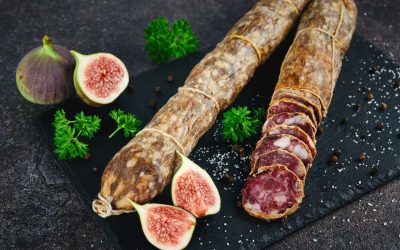 Stratul alb de pe salam: Ce este, de fapt, și de ce nu trebuie să te temi Un strat albicios acoperă adesea suprafața salamurilor și a altor mezeluri maturate, stârnind uneori îngrijorări în rândul consumatorilor