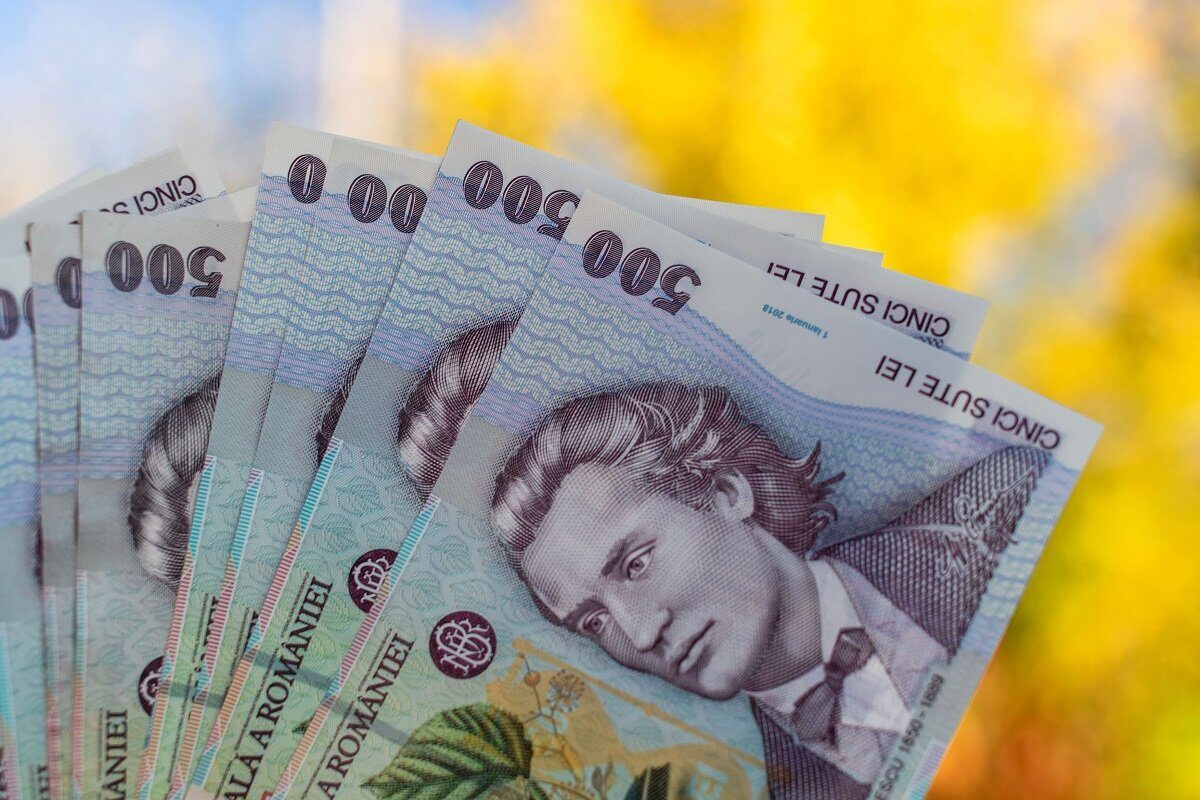 Salariul unui dascăl în 2026: venituri modeste, dar cu variații semnificative În 2026, venitul unui dascăl în România este influențat de o serie de factori, de la parohia în care activează, până la experiența sa