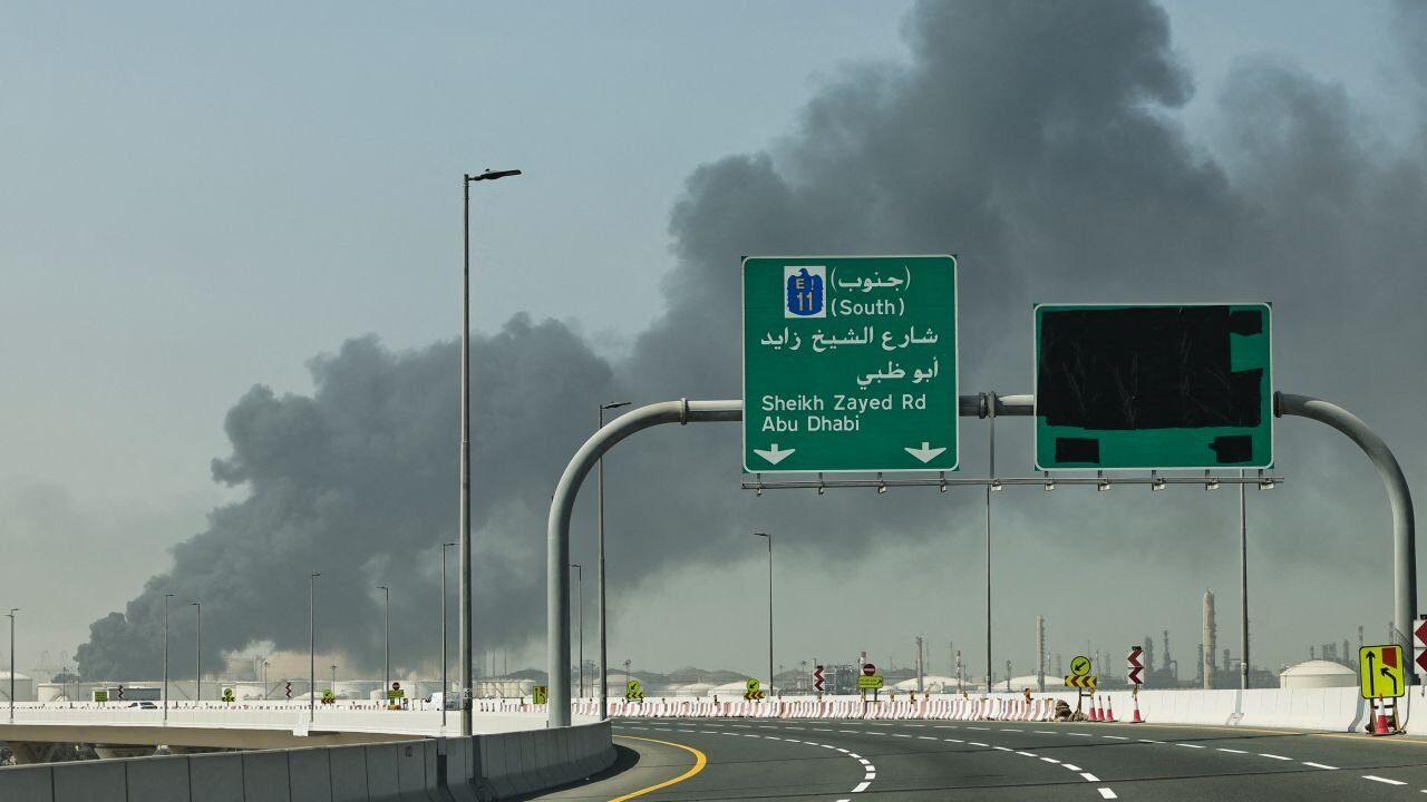 Aproximativ 100 de copii români, blocați în Dubai, se întorc acasă Un avion charter care transportă aproximativ 100 de copii români, alături de cadrele didactice însoțitoare, este așteptat să aterizeze la București