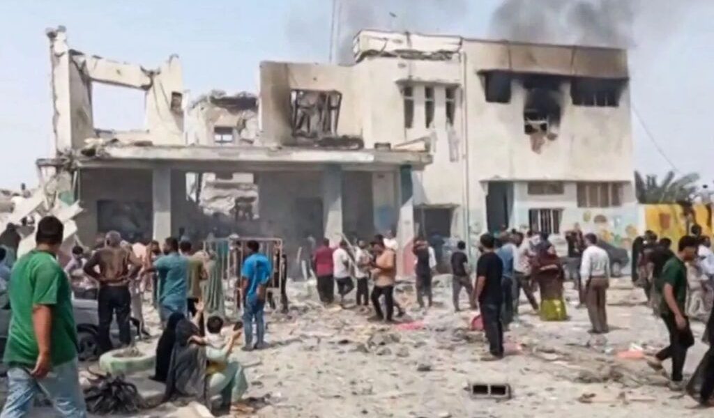 Trump nu exclude trimiterea de trupe terestre în Iran, dar consideră operațiunea militară „înaintea programului” Fostul președinte american Donald Trump a declarat că nu exclude posibilitatea trimiterii de trupe terestre americane în Iran, în cazul în care ar fi necesar