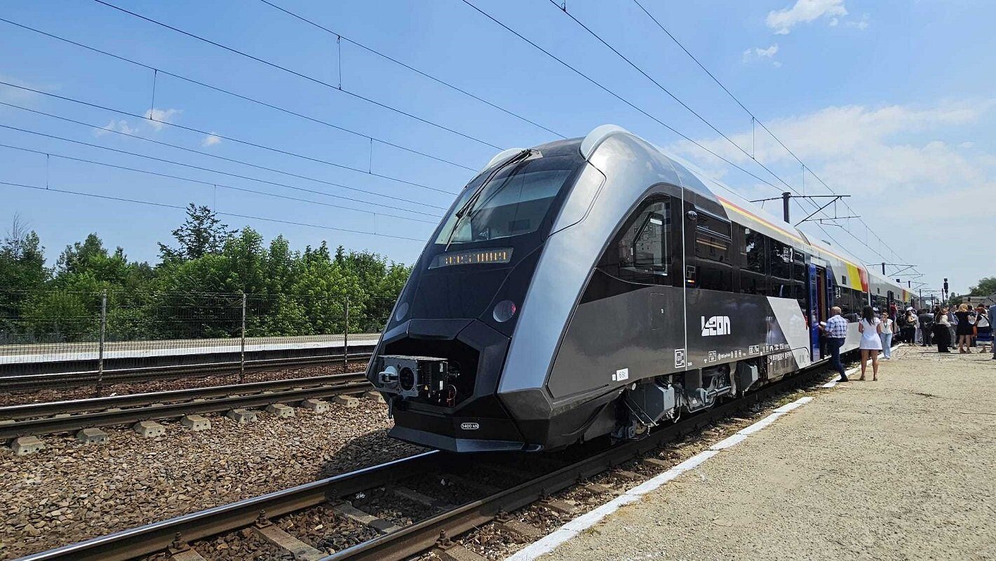 Leon Railways, noua promisiune a transportului feroviar românesc Grupul Grampet, considerat prima multinațională românească în domeniul transportului feroviar, lansează Leon Railways, o nouă companie feroviară care vine pe fondul unei expansiuni regionale și a unui moment istoric: producția primului tren diesel fabricat integral în România după cel de-al Doilea Război Mondial