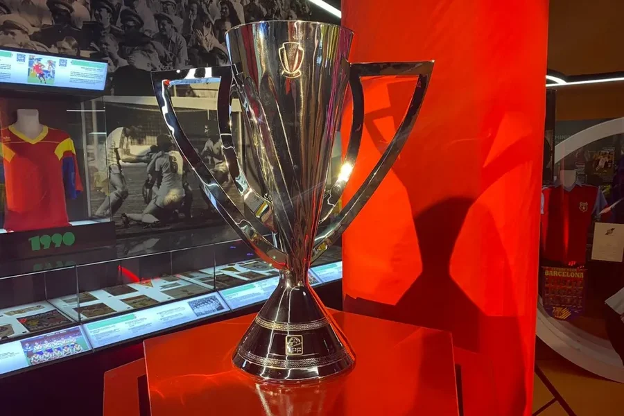 Bătălia pentru titlu: Craiova, Rapid, și o luptă crâncenă pentru Europa Sezonul regulat al Superligii s-a încheiat, iar acum, Universitatea Craiova, Rapid, U Cluj, CFR Cluj, Dinamo și FC Argeș se pregătesc pentru play-off