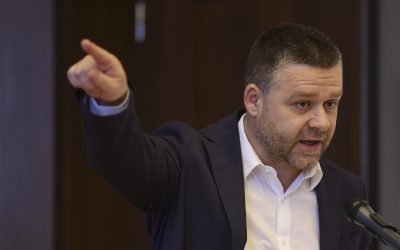 Bucureștiul împarte peste 7,9 miliarde de lei din impozitul pe venit, tensiunile cu Ilfovul persistă Consiliul General al Municipiului București a aprobat, joi, 2 aprilie, repartizarea sumei de 7,94 miliarde de lei din impozitul pe venit estimat pentru anul 2026