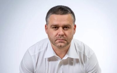 Sondaj INSCOP: George Simion conduce în topul încrederii, Ciprian Ciucu cu notorietate sub 65% Un sondaj realizat de INSCOP în perioada 2-6 martie 2026 relevă o ierarhie a încrederii și a notorietății în rândul personalităților politice din România