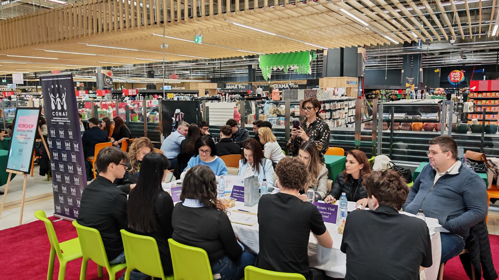 Pitești Retail Park a găzduit workshopul Conaf „Maratonul pentru Educație”