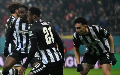 PAOK Salonic, antrenată de Răzvan Lucescu, vrea în fruntea campionatului Greciei PAOK Salonic, echipa antrenată de Răzvan Lucescu, a învins sâmbătă Asteras cu scorul de 2-0, pe teren propriu, în etapa a 23-a a campionatului Greciei