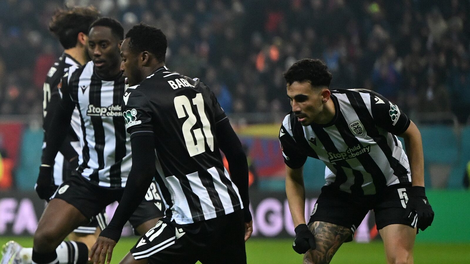PAOK Salonic, antrenată de Răzvan Lucescu, vrea în fruntea campionatului Greciei PAOK Salonic, echipa antrenată de Răzvan Lucescu, a învins sâmbătă Asteras cu scorul de 2-0, pe teren propriu, în etapa a 23-a a campionatului Greciei