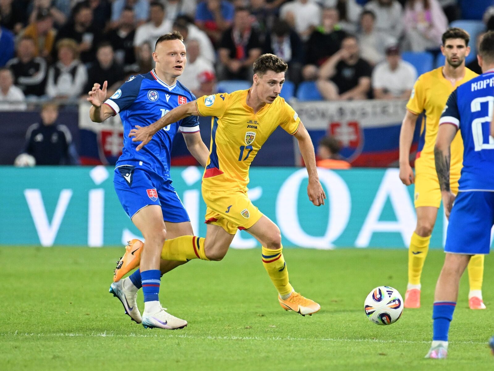 Reacții în Ungaria după convocarea lui Marius Corbu la naționala României Selecționerul Mircea Lucescu a dezvăluit vineri lista preliminară a jucătorilor pe care îi are în vedere pentru barajul de calificare la Cupa Mondială din 2026