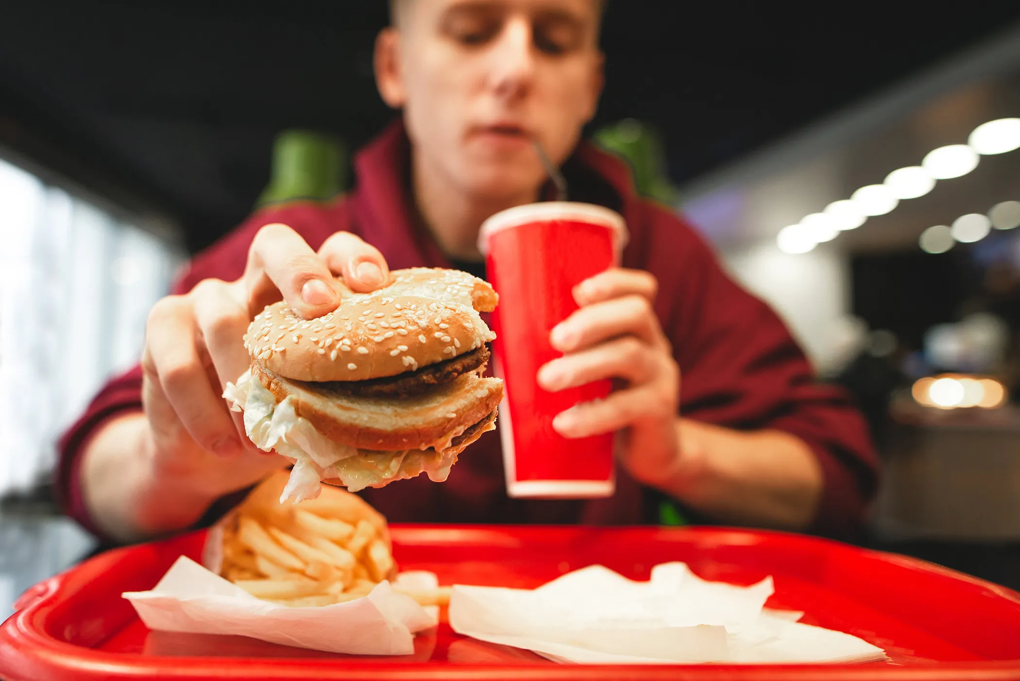 Un timișorean, dezamăgit de un burger primit: ”Unii merită păcăliți”