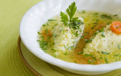 Supa de găluște: O rețetă clasică revine în actualitate Supa de găluște, un preparat emblematic al bucătăriei românești, își are originile mult înaintea generației actuale