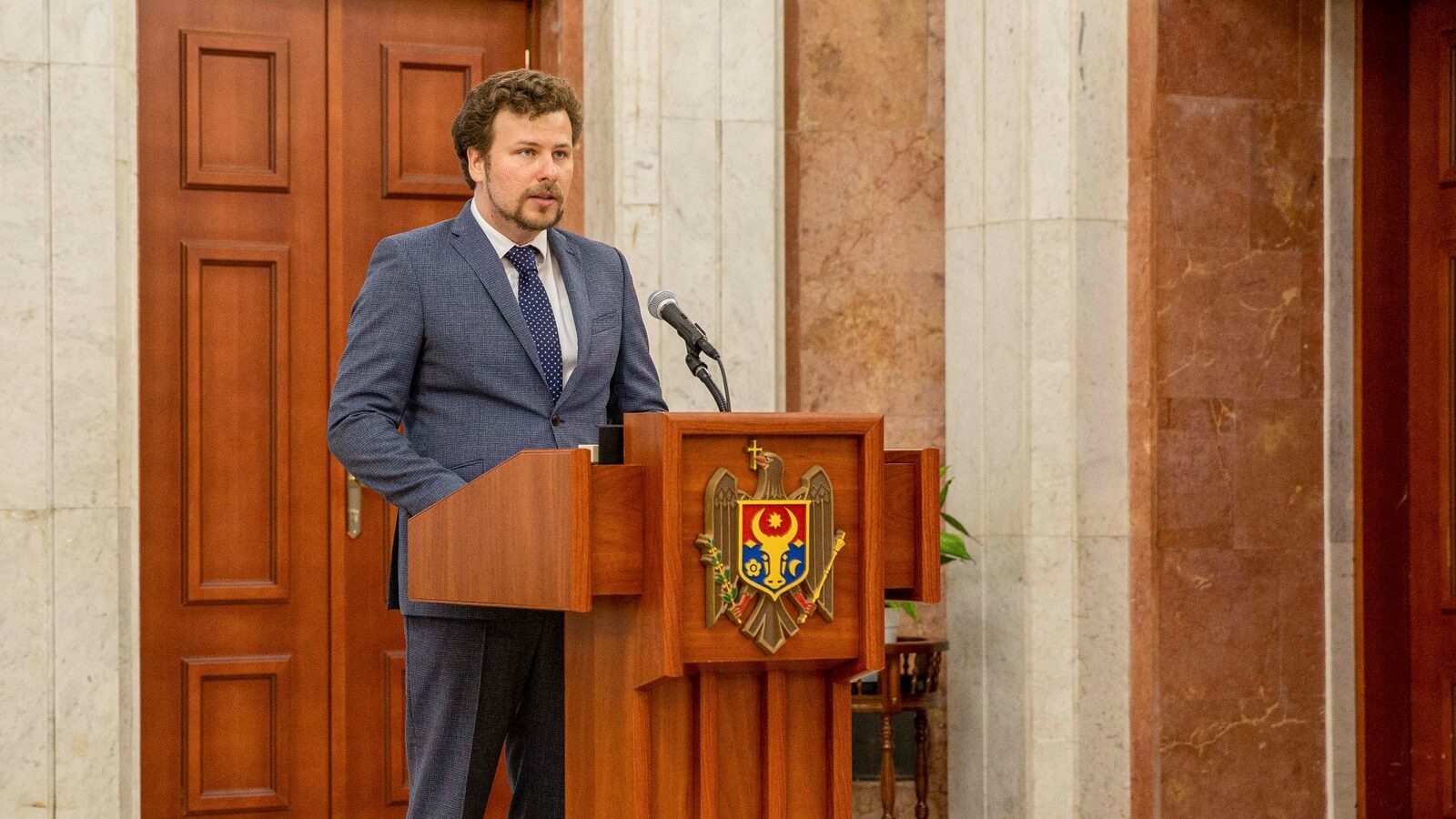 Republica Moldova luptă cu propaganda rusă în școli: ministrul educației anunță măsuri Chișinău – Ministrul Educației din Republica Moldova, Dan Perciun, a detaliat într-o emisiune radiofonică măsurile luate de guvern pentru a combate influența propagandei ruse în școlile cu predare în limba rusă