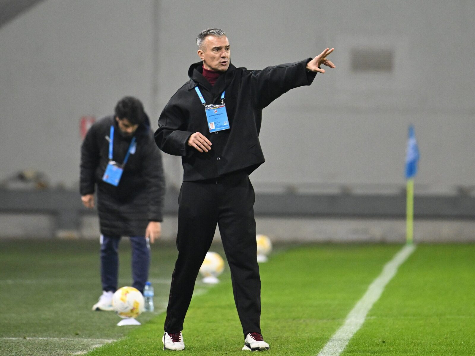 Pancu, după victoria cu Dinamo: „CFR trebuie să se gândească la câștigarea campionatului!” CFR Cluj a învins Dinamo București cu scorul de 2-0 în ultima etapă a sezonului regular din Superliga, iar antrenorul echipei clujene, Daniel Pancu, a anunțat, fără echivoc, obiectivul principal al formației sale: titlul de campioană