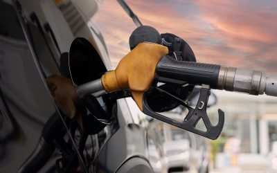 Prețurile carburanților continuă să crească: benzina a depășit 8 lei pe litru Consumatorii români se confruntă cu o nouă scumpire a carburanților, benzina fiind comercializată la stațiile de alimentare la prețuri care depășesc pragul de 8 lei pe litru