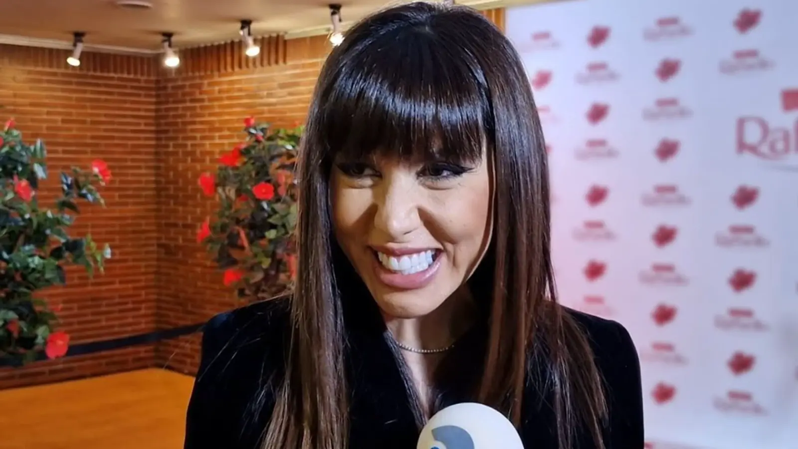Denise Rifai revine pe micul ecran: Un nou format promite o abordare inedită După o perioadă de speculații, vedeta de televiziune Denise Rifai a semnat cu Antena Group, pregătindu-se să revină pe ecrane cu un proiect nou