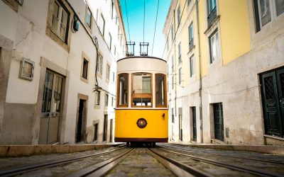 Moralitatea, influențată de vocabular? Un studiu surprinzător despre dilema tramvaiului Un studiu recent sugerează că limbajul în care ne sunt prezentate dilemele morale poate influența felul în care luăm decizii