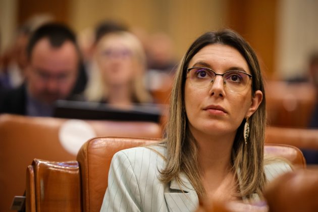 Ministrul Mediului, Diana Buzoianu, critică vehement „scandalul populist” legat de barajul Mihăileni, subliniind că lucrările vor continua cu respectarea legii