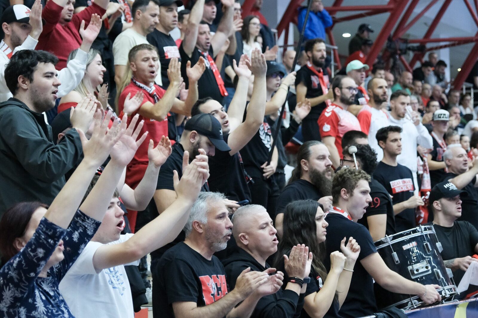 Intrare liberă pentru doamne și domnișoare la meciul de handbal Dinamo – Turda Clubul Sportiv Dinamo București a anunțat că va oferi acces gratuit doamnelor și domnișoarelor la meciul de handbal programat pe 8 martie, cu ocazia Zilei Internaționale a Femeii