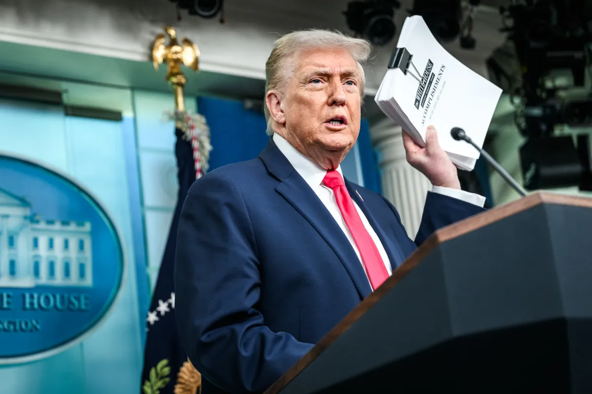 Trump și „jocul războiului”: Cuba, următorul pe listă? Fostul ministru de Externe Adrian Severin a analizat la un podcast găzduit de evz.ro politica externă a președintelui american Donald Trump, catalogând Statele Unite drept o putere aflată în declin