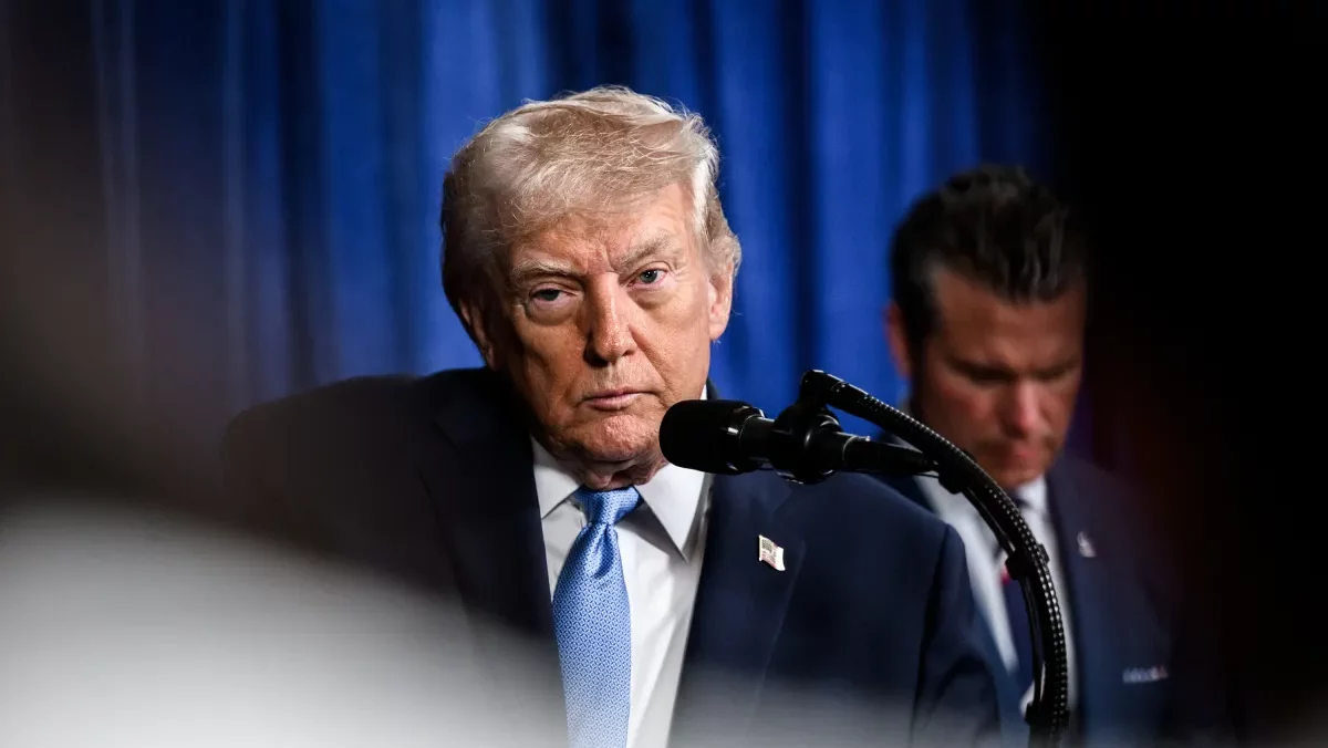 Trump activează măsuri pentru securizarea transporturilor maritime în contextul tensiunilor din Orientul Mijlociu Fostul președinte american Donald Trump a anunțat măsuri imediate pentru a asigura securitatea transporturilor maritime în Strâmtoarea Ormuz, pe fondul creșterii tensiunilor geopolitice