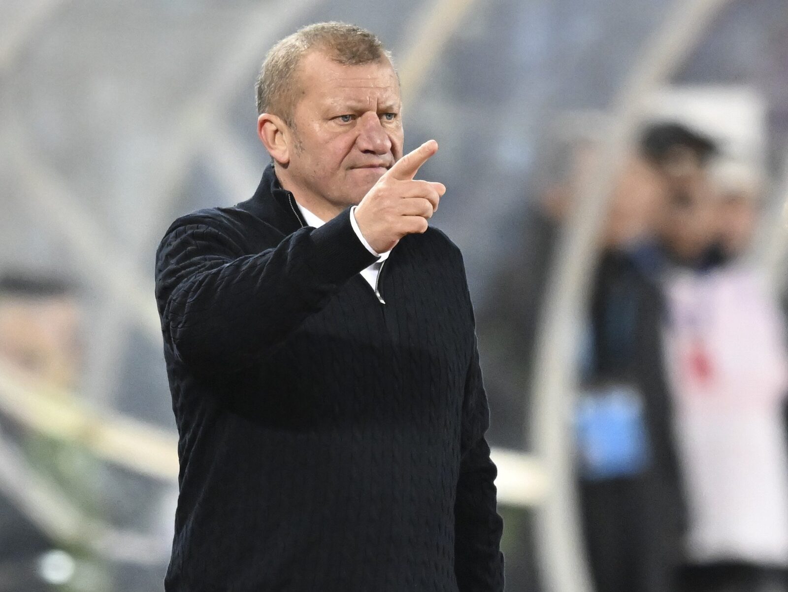 Dorinel Munteanu, antrenorul echipei FC Hermannstadt, a fost extrem de nemulțumit de arbitrajul din meciul pierdut în fața celor de la Universitatea Cluj, scor 1-2, în sferturile de finală ale Cupei României