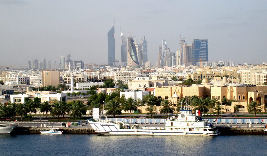 Zboruri anulate: Apeluri la calm și plecări spre Oman