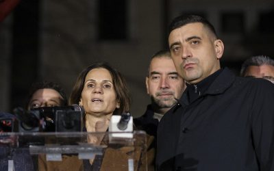 Simion, după votul AUR împotriva SUA: Aștept clarificări de la noul ambasador american Liderul AUR, George Simion, a abordat recent, într-o intervenție televizată, poziția partidului său cu privire la solicitarea Statelor Unite de a amplasa în România echipamente militare