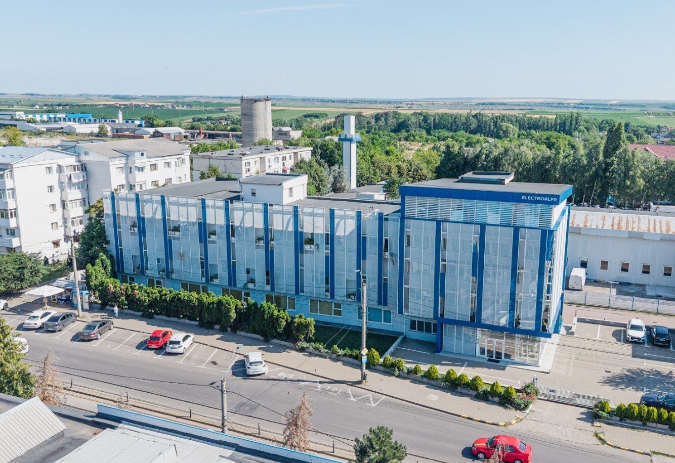 Electro-Alfa International debutează la bursă după o ofertă publică inițială de succes Electro-Alfa International (EAI), producător român de echipamente electrice și soluții pentru infrastructură energetică, a intrat marți, 3 martie, pe Piața Reglementată a Bursei de Valori București (BVB)