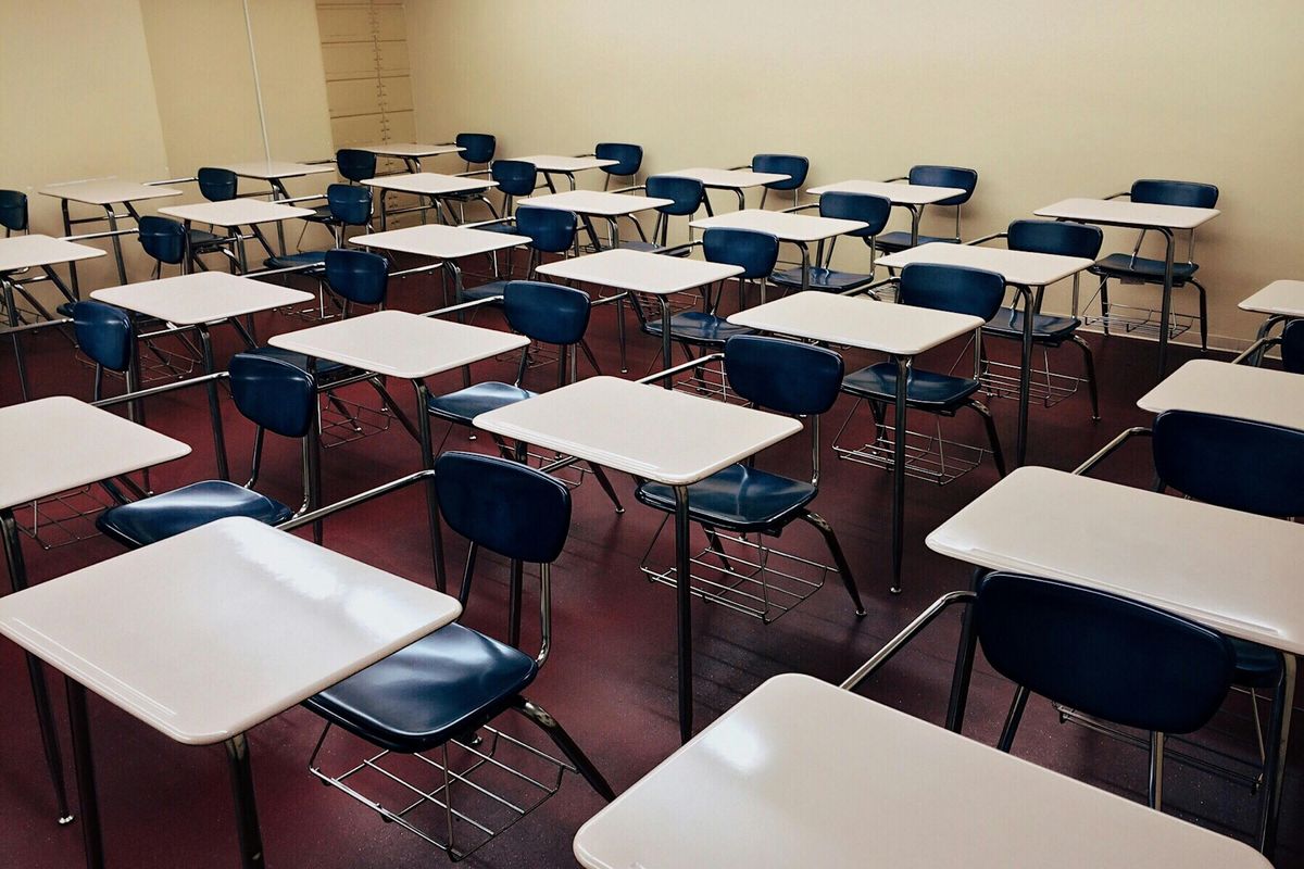 Elevi și profesori din România, blocați în Dubai din cauza tensiunilor din Orientul Mijlociu Un număr de elevi și profesori din România se confruntă cu dificultăți în a reveni acasă după vacanța de schi, fiind blocați în Dubai din cauza evenimentelor din Orientul Mijlociu
