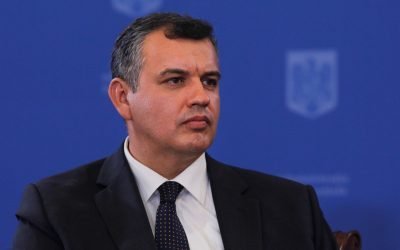 România, între Est și Vest: Consilierul Prezidențial Eugen Tomac, în dezbatere Într-o lume tensionată de conflicte, România navighează pe scena internațională, confruntându-se cu multiple provocări