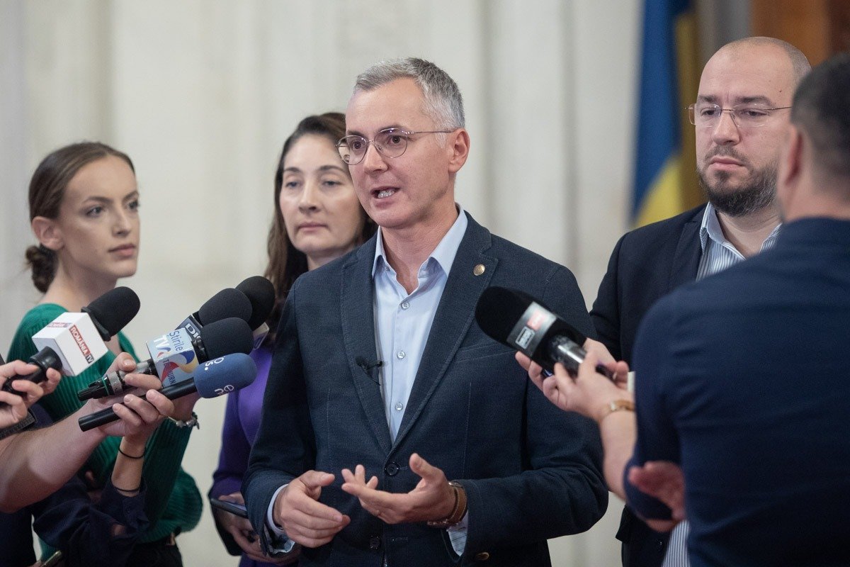 Stelian Ion critică propunerile pentru șefia parchetelor Fostul ministru al Justiției, Stelian Ion, a criticat dur propunerile ministrului Radu Marinescu pentru funcțiile de conducere ale Parchetului General, DNA și DIICOT