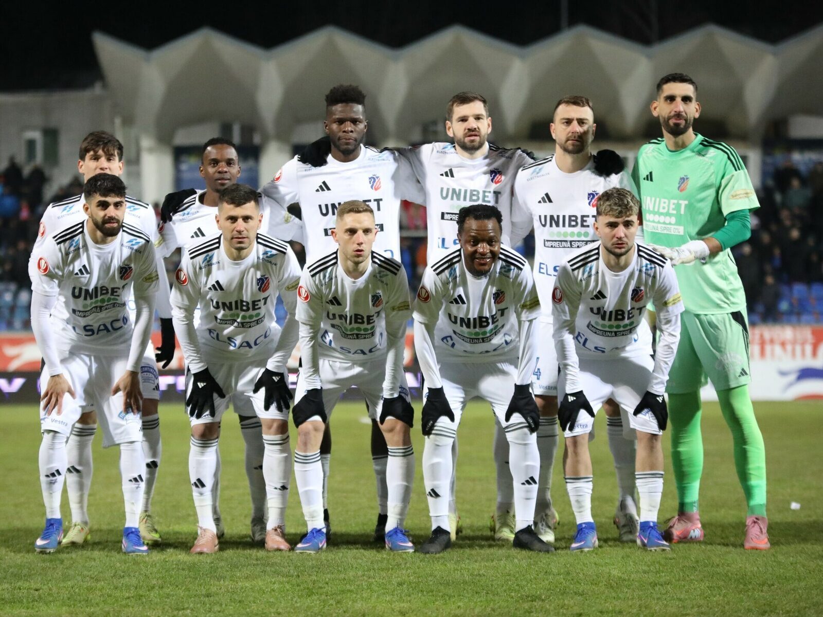 FC Botoșani întâlnește Petrolul Ploiești în ultima etapă a sezonului regular Ultima etapă a sezonului regular al Superligii programează o confruntare importantă între FC Botoșani și Petrolul Ploiești