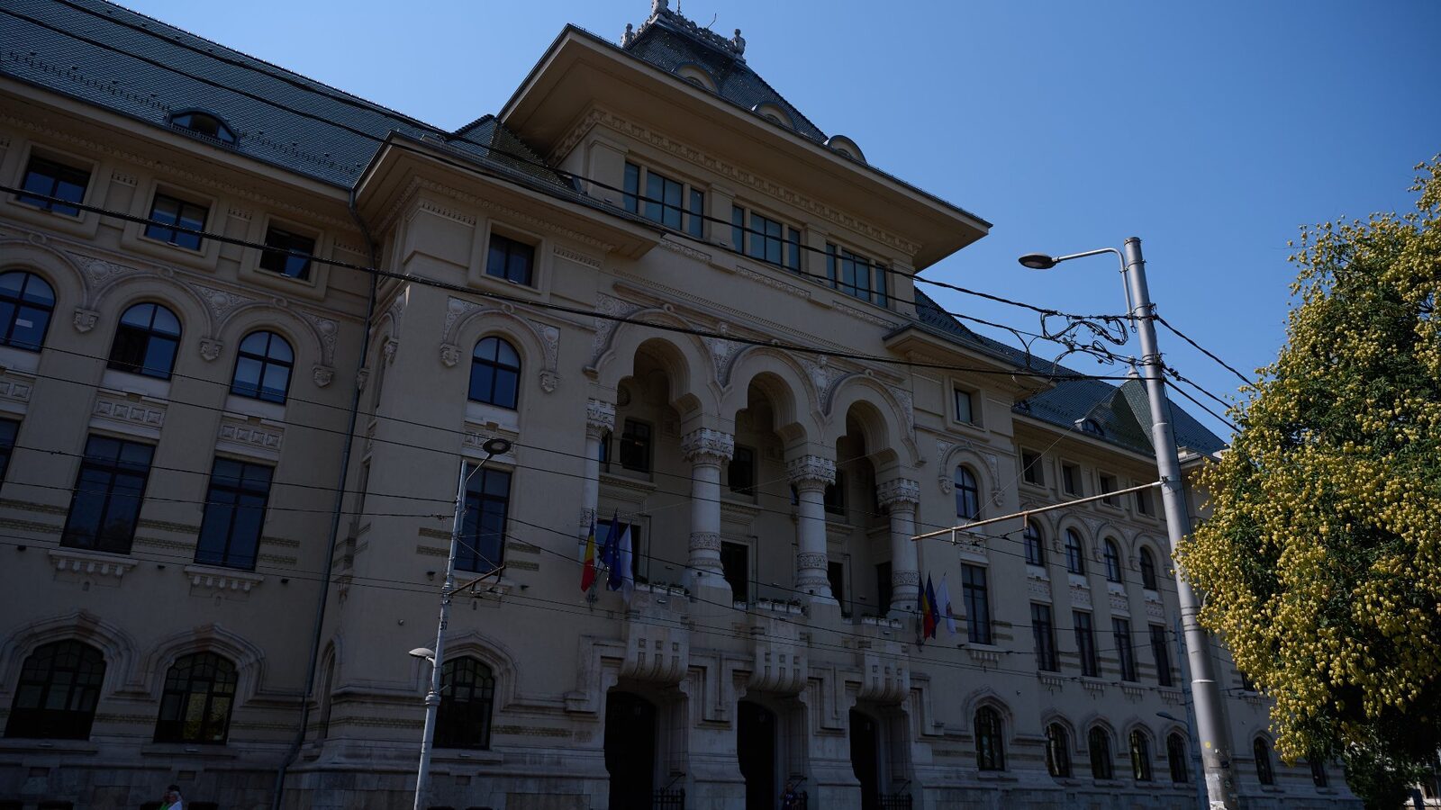 Ședință CGMB: Facturi reduse, majorări de chirii și alte proiecte importante pe ordinea de zi Consilierii generali ai Capitalei se vor reuni vineri, de la ora 10:00, într-o ședință extraordinară convocată de grupurile PSD și PUSL