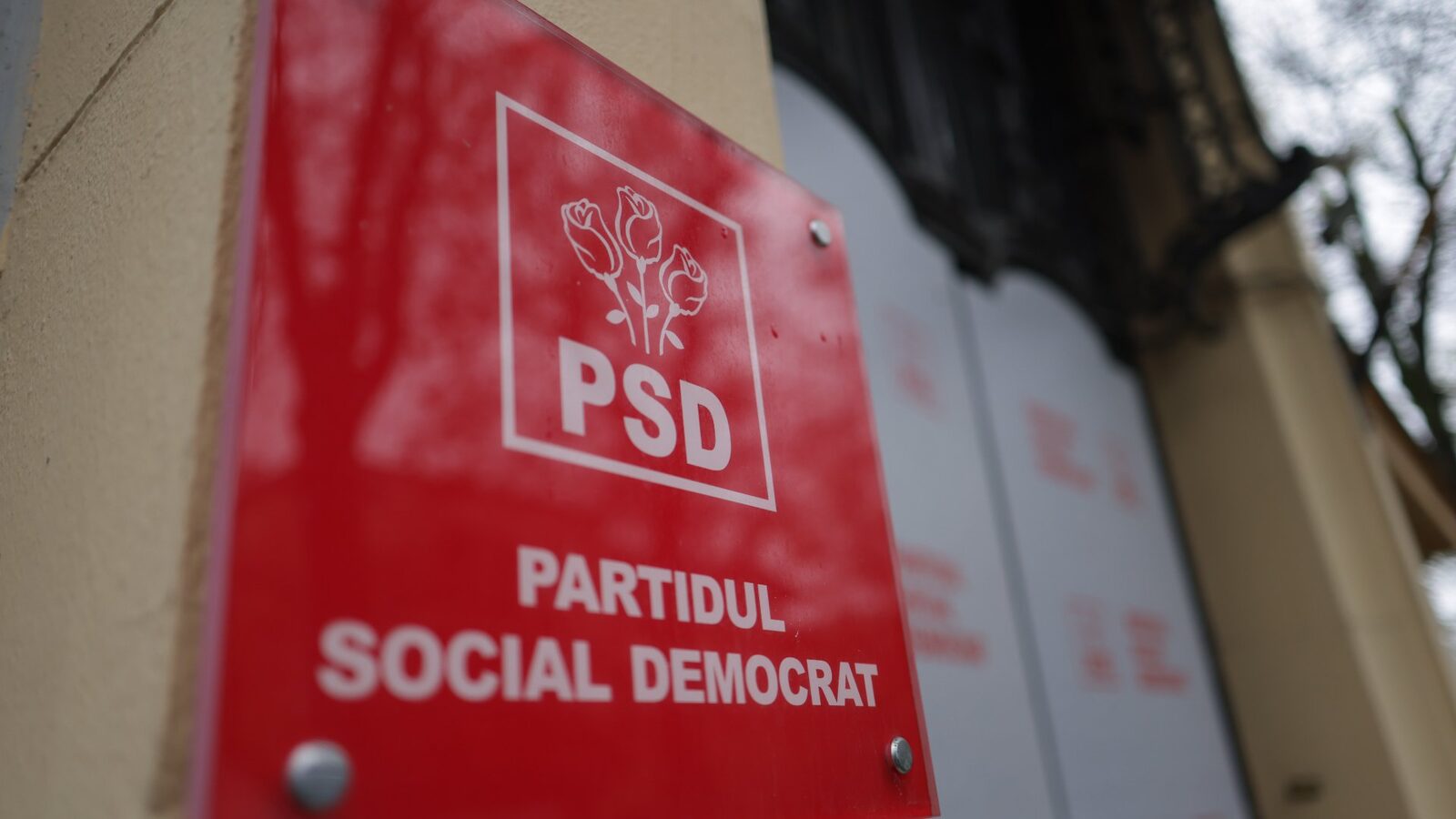 PSD decide azi dacă votează bugetul pentru 2026 și dacă îl mai susține pe premierul Bolojan Consiliul Politic Național al Partidului Social Democrat se reunește astăzi într-o ședință crucială, în care social-democrații vor decide dacă vor susține în Parlament bugetul de stat pentru anul 2026