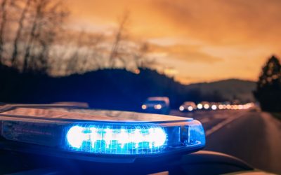 Un individ a fost împușcat mortal de un polițist după ce a înjunghiat mai multe persoane și un câine în timpul unui atac de furie pe șosea în statul american Virginia, duminică dimineață