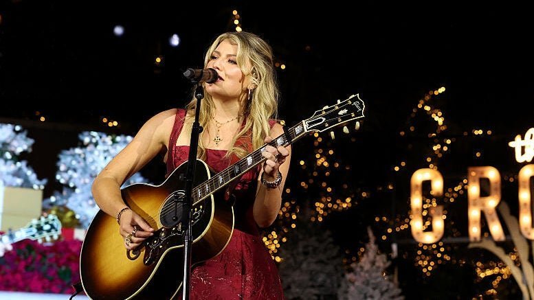 Dasha Celebrează Un Moment Cheie cu Lansarea „Oh, Anna!” de la Grand Ole Opry Dasha, artista care a cucerit inimile publicului cu hitul „Austin (Boots Stop Workin’)”, a marcat o etapă importantă în cariera sa prin lansarea unei înregistrări live a piesei „Oh, Anna!”