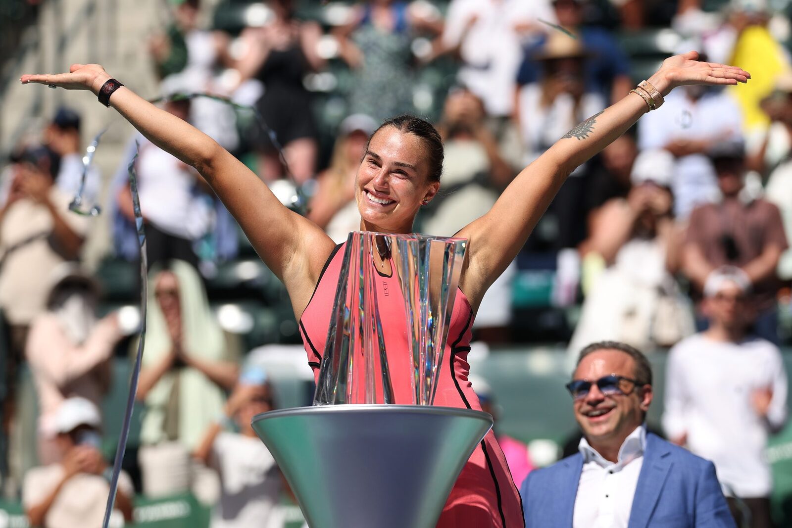 Sabalenka cucerește Indian Wells după o finală dramatică cu Rybakina Aryna Sabalenka, numărul unu mondial, a triumfat la Indian Wells, adjudecându-și trofeul după o finală memorabilă cu Elena Rybakina