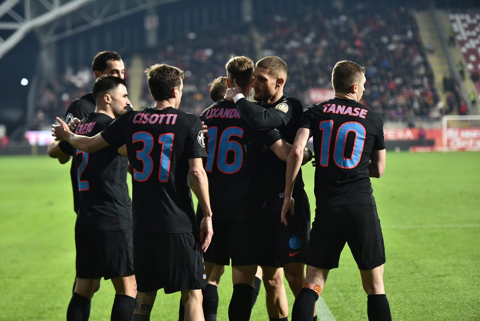 Patru jucători, dați afară de la FCSB
