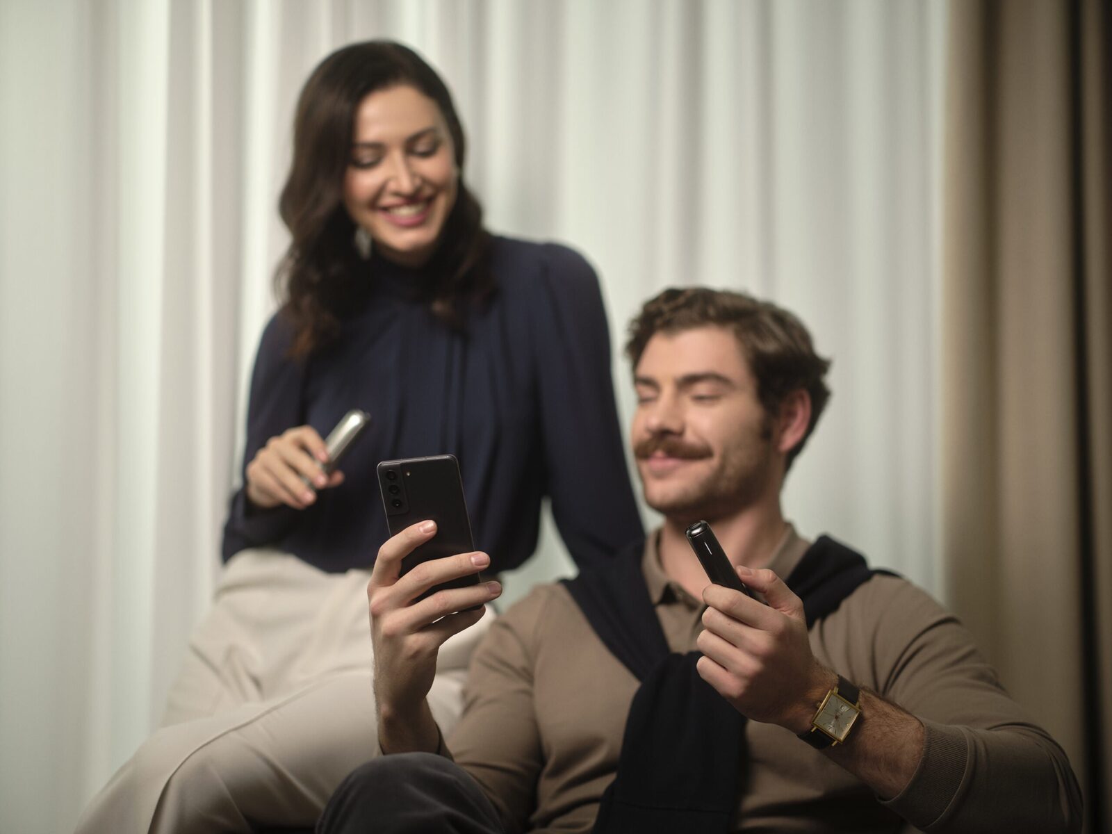 Ploom Aura, un nou dispozitiv pentru tutun încălzit, își face apariția pe piața din România JTI România lansează pe piață Ploom Aura, un nou dispozitiv pentru tutun încălzit, care pune accent pe design și experiența utilizatorului
