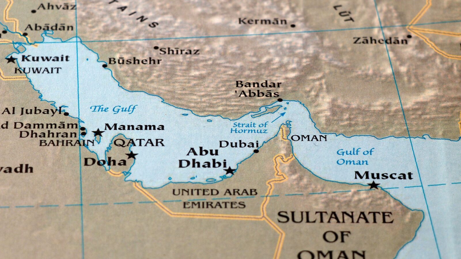 Conflictul din Orientul Mijlociu se agravează, români blocați în zonă Războiul din Orientul Apropiat ia amploare, Iranul ripostând la atacurile americane prin lovituri în mai multe țări arabe